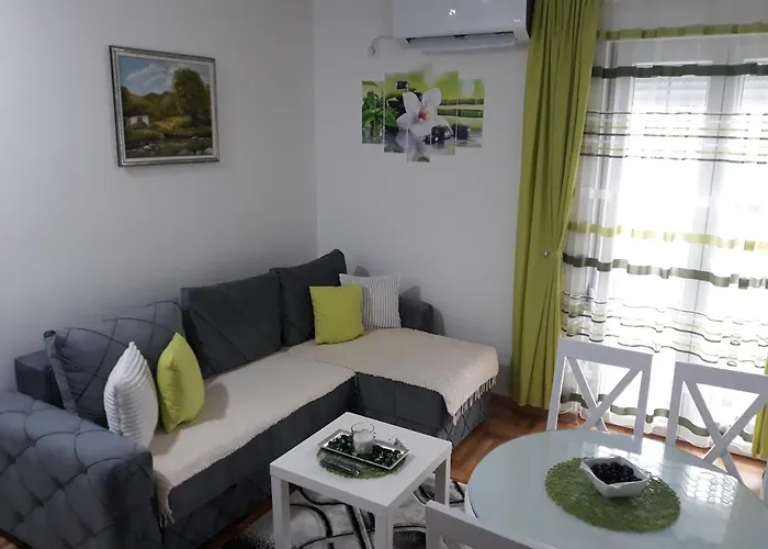 Tanja Raj Apartment *